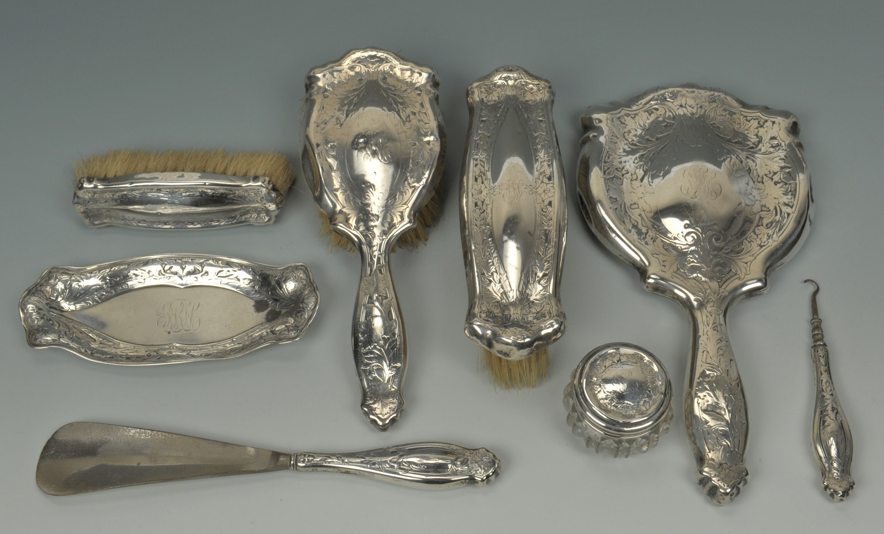 Lot 429: Assorted silver vanity items, 14 pieces