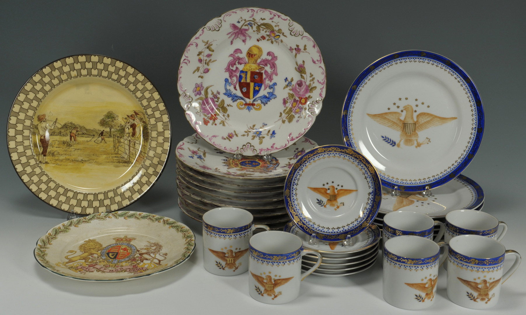 Lot 448: Assembled Grouping of Porcelain, 29 pieces