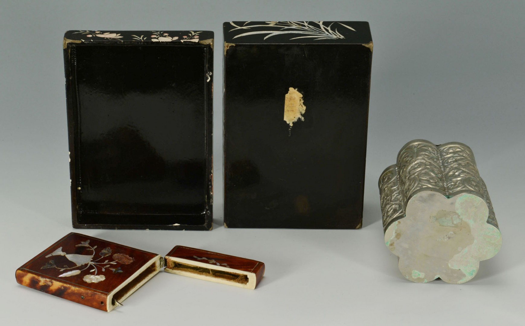 Lot 128: Four boxes including lacquer