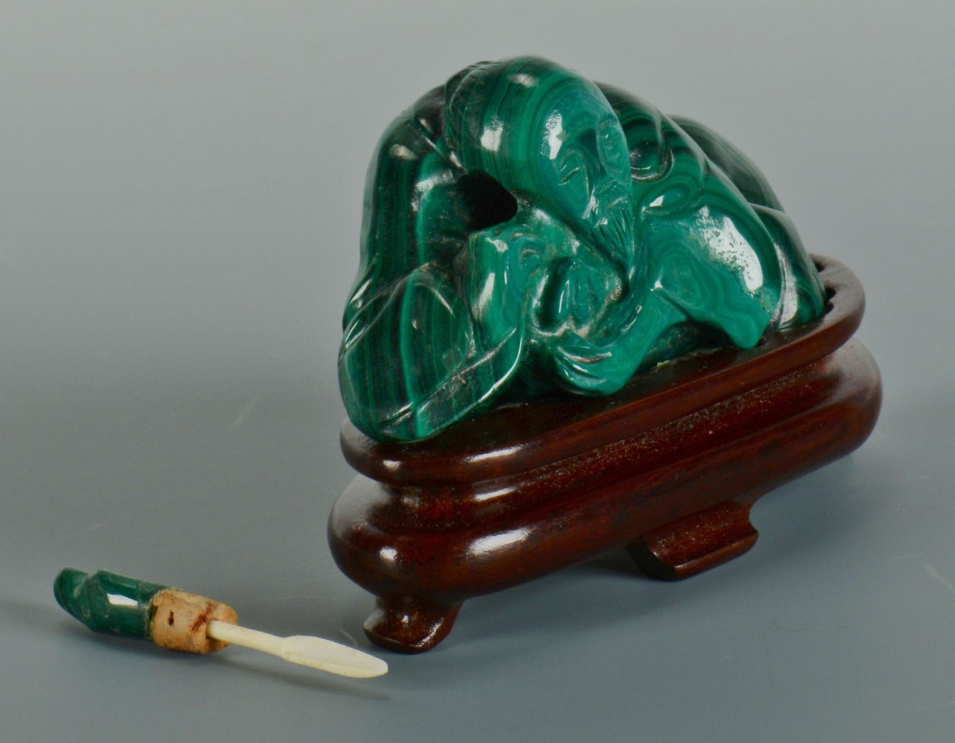 Lot 228: Chinese Green Malachite Figural Snuff Bottle