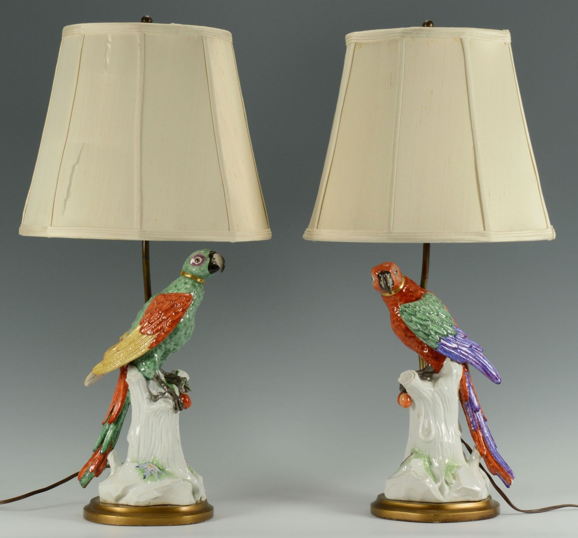 Lot 258: Pair Meissen style porcelain parrot lamps
