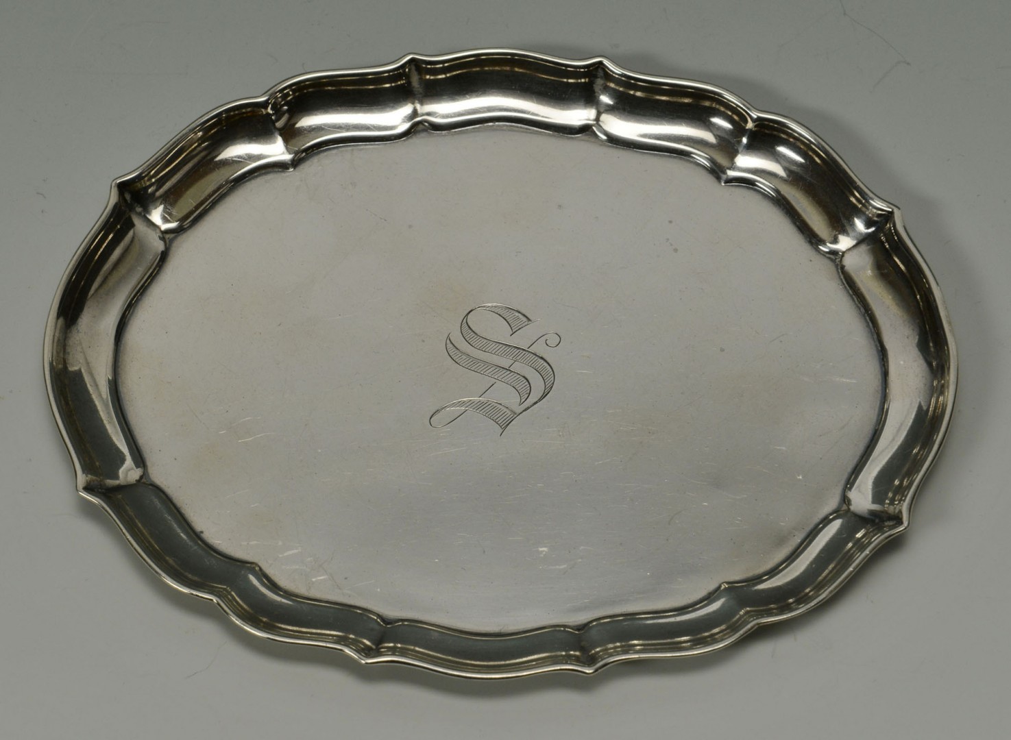 Lot 300: Sterling silver gravy boat, tray and cup