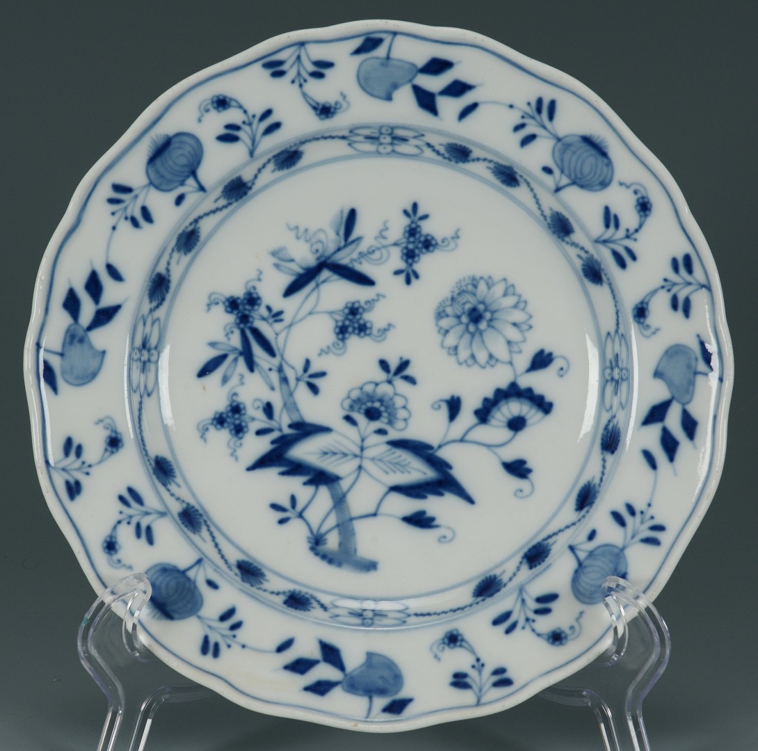 Lot 430: 3 Meissen Blue Onion Porcelain Items