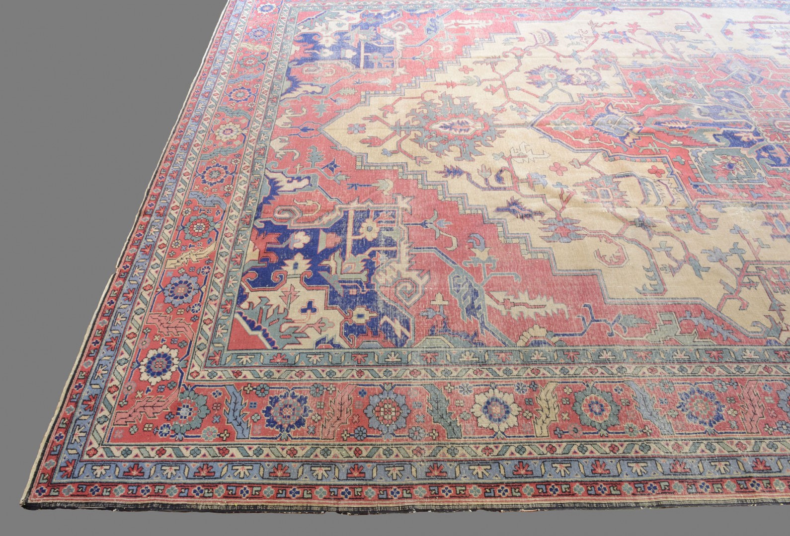 Lot 572: Antique Isparta Serapi style Carpet, 21'6" x 12'6"