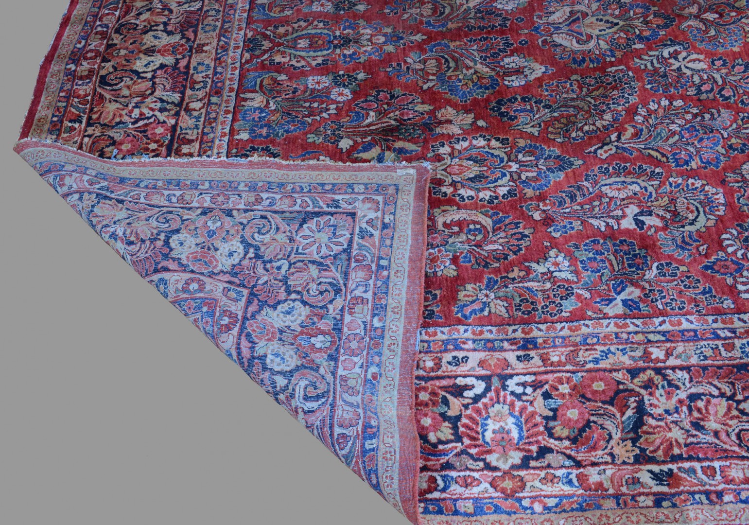 Lot 656: Semi-Antique Persian Sarouk Carpet