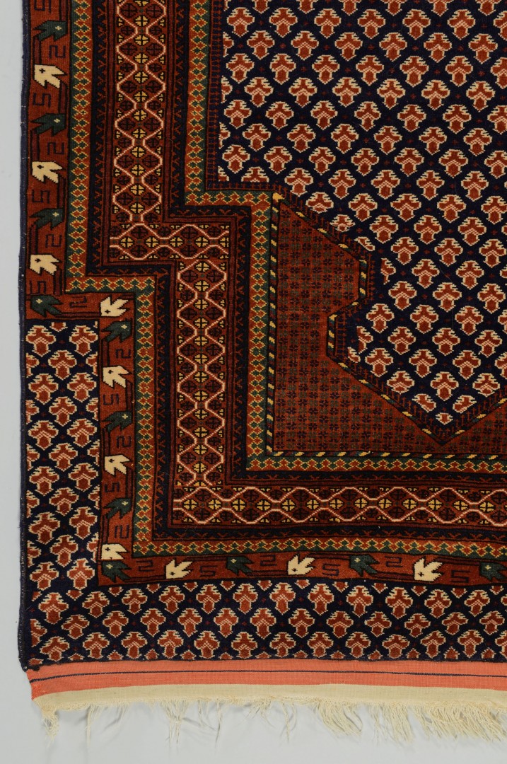 Lot 662: Turkoman Prayer Rug, 5.6 x 3.5