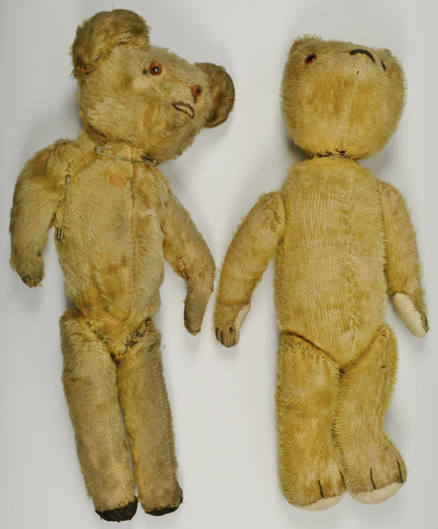 Lot 668: 5 Early 20th Century Toys/child Items