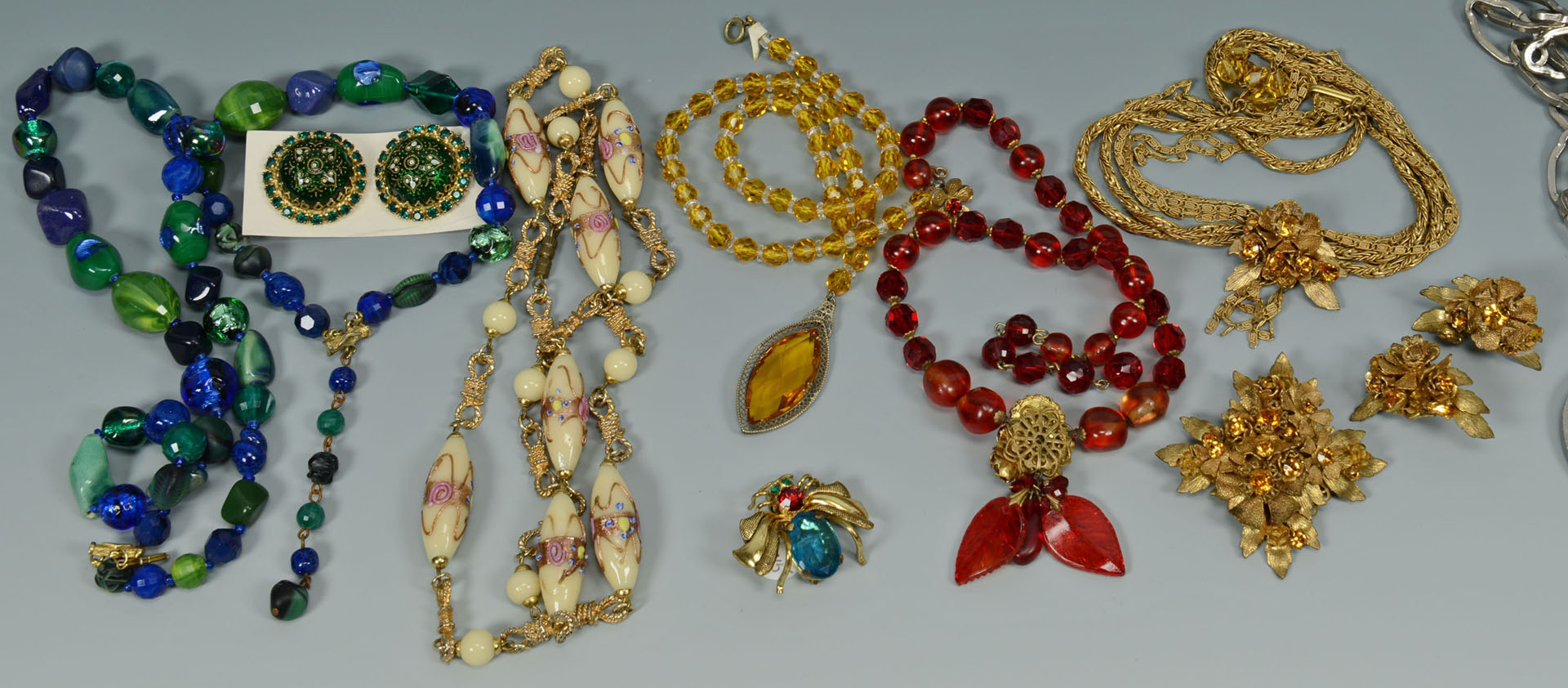 Lot 745: Vintage Costume Jewelry incl. Hattie Carnegie, DeM