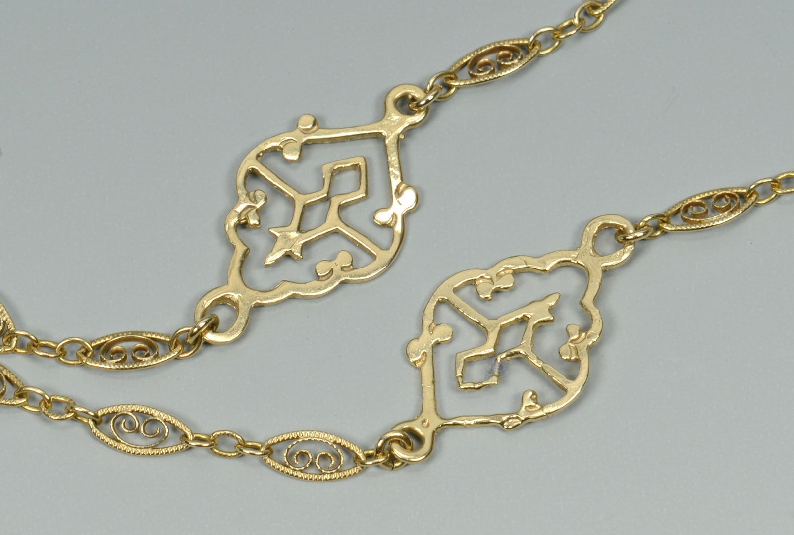 Lot 3088061: Two 14k Chain Necklaces