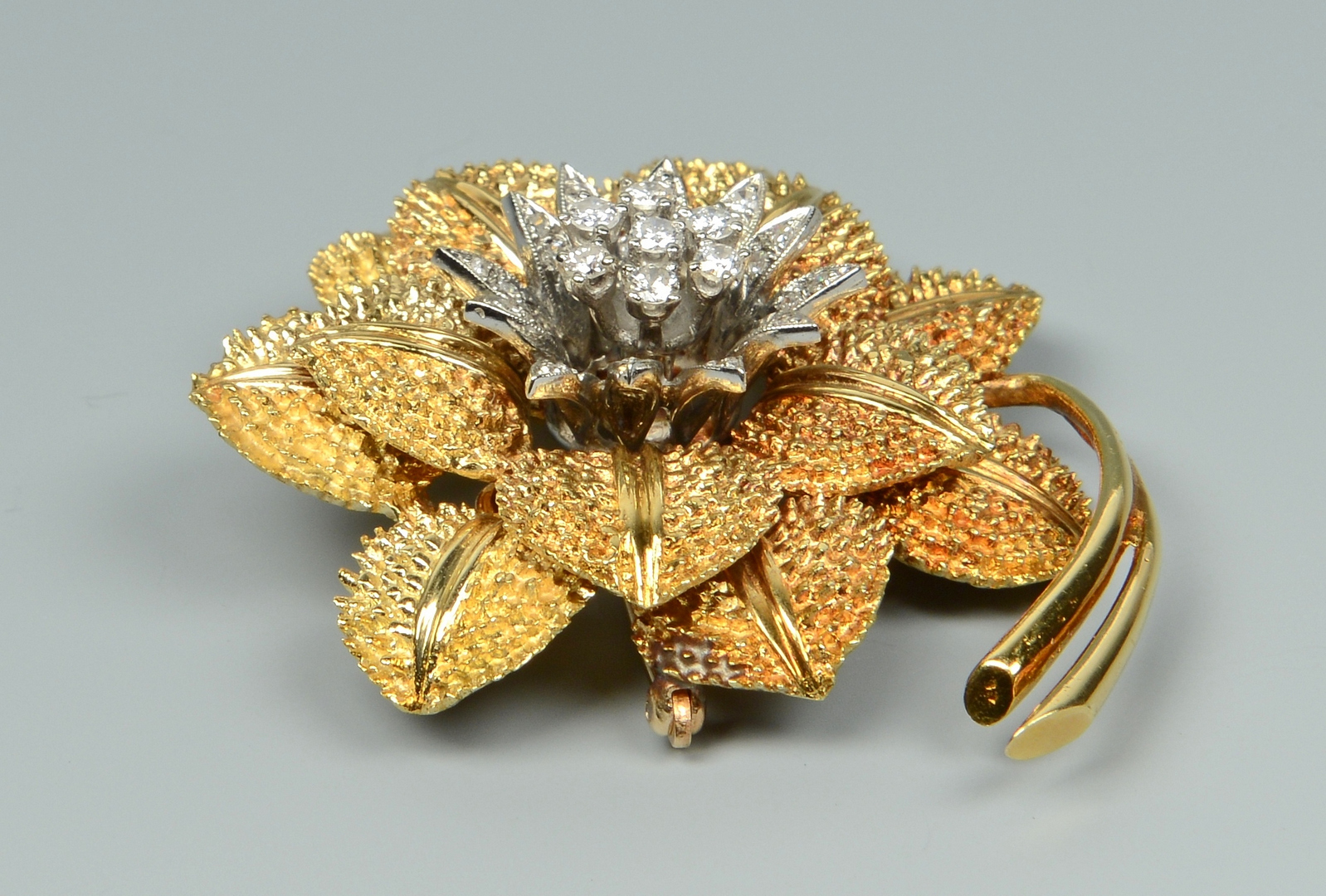 Lot 3088063: 14k Flower pendant/brooch w/ diamonds