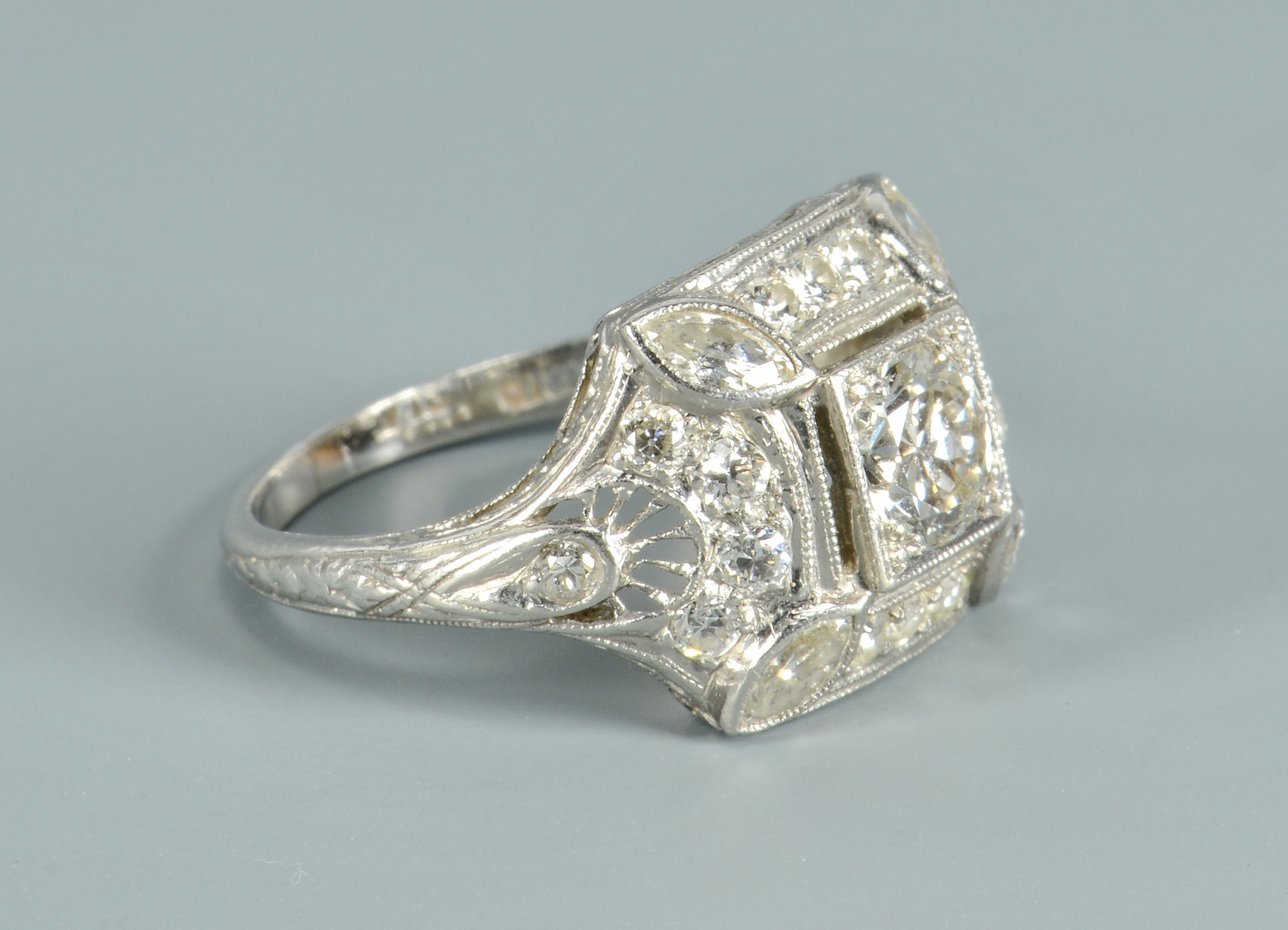 Lot 3088069: Art Deco Diamond Platinum Ring