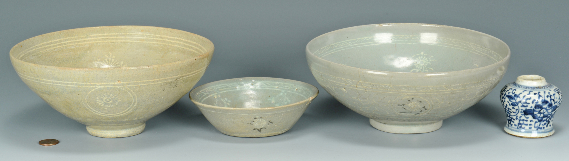 Lot 3088094: 4 pcs. Asian Ceramics, incl archaic celadon