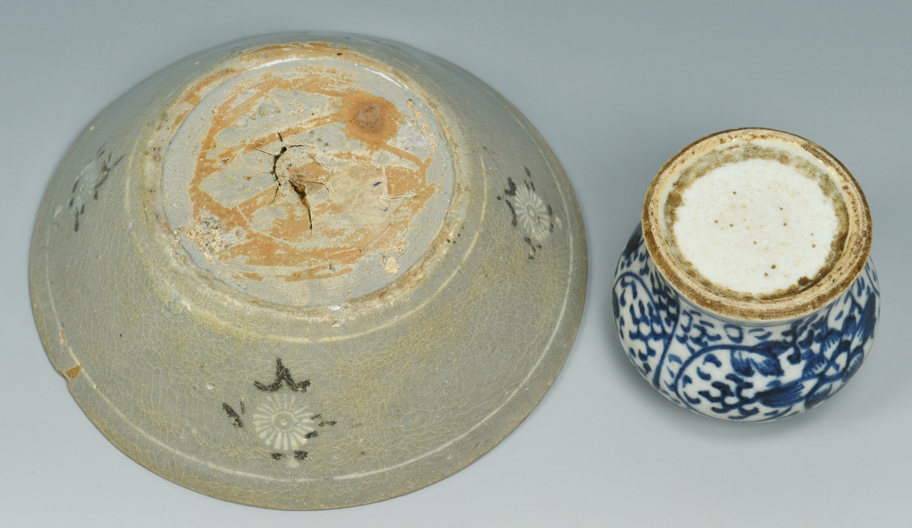 Lot 3088094: 4 pcs. Asian Ceramics, incl archaic celadon