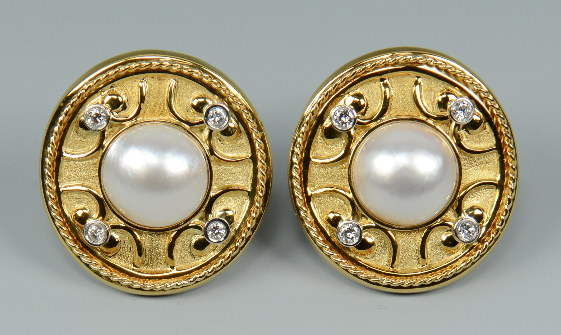 Lot 3088225: Pair Etruscan style 18k Mabe Pearl Dia Earrings