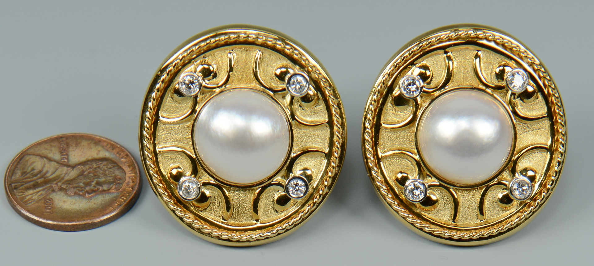 Lot 3088225: Pair Etruscan style 18k Mabe Pearl Dia Earrings
