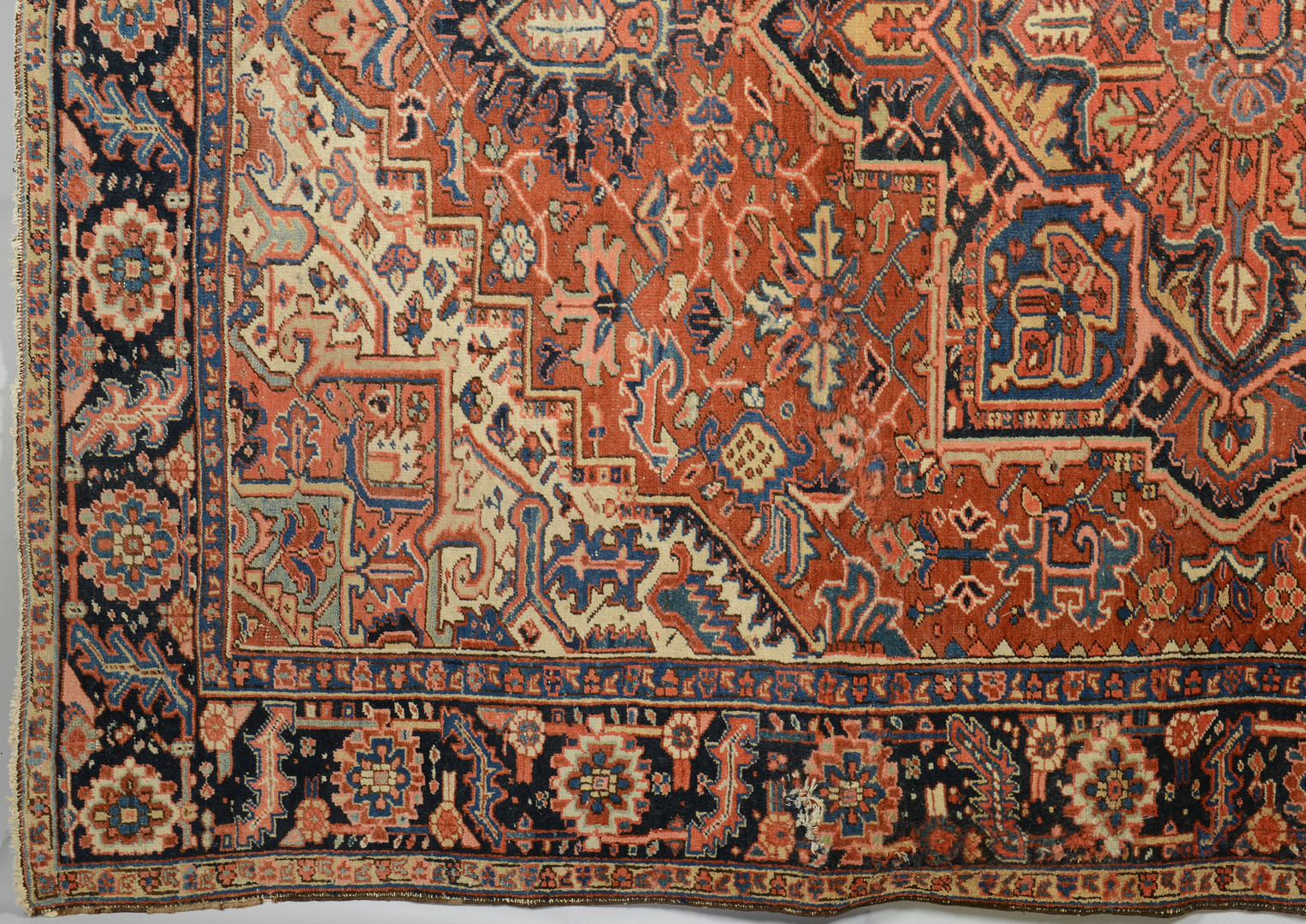 Lot 314: Heriz carpet, 11'8" x 8'9"
