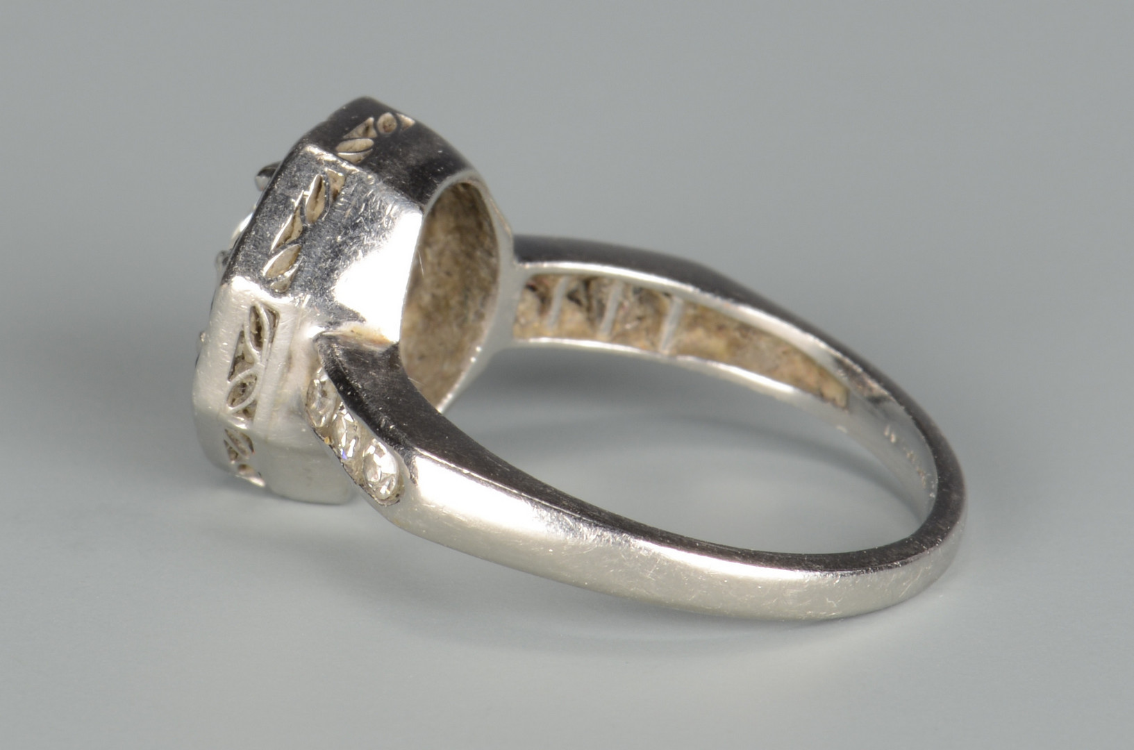 Lot 44: Art Deco 1.65 ct Diamond Ring