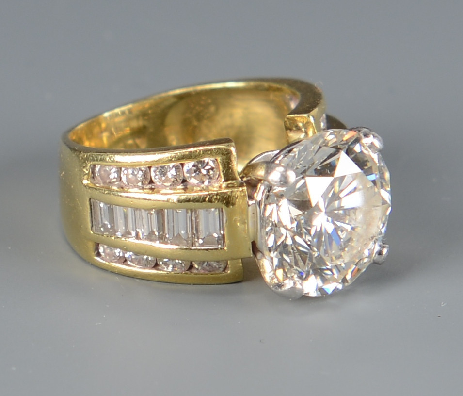 Lot 45: 5.06 ct Round Diamond Ring, GIA