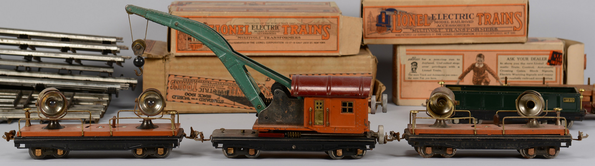 Lot 464: Large Lionel O Gauge Train Set, 13 total