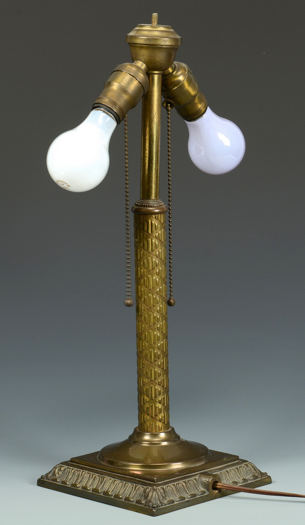 Lot 478: American Slag Glass Lamp