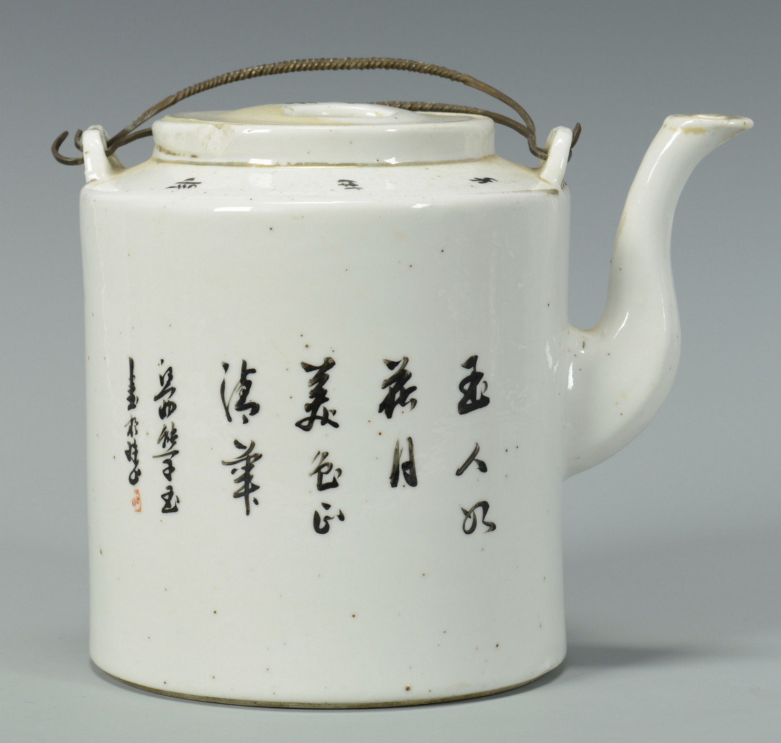 Lot 566: 3 Asian Porcelain Items