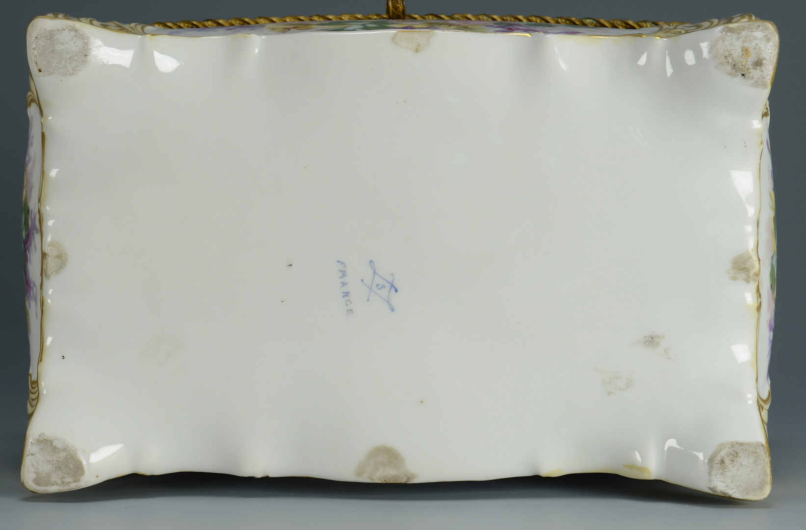 Lot 60: Sevres pattern casket, signed Callot
