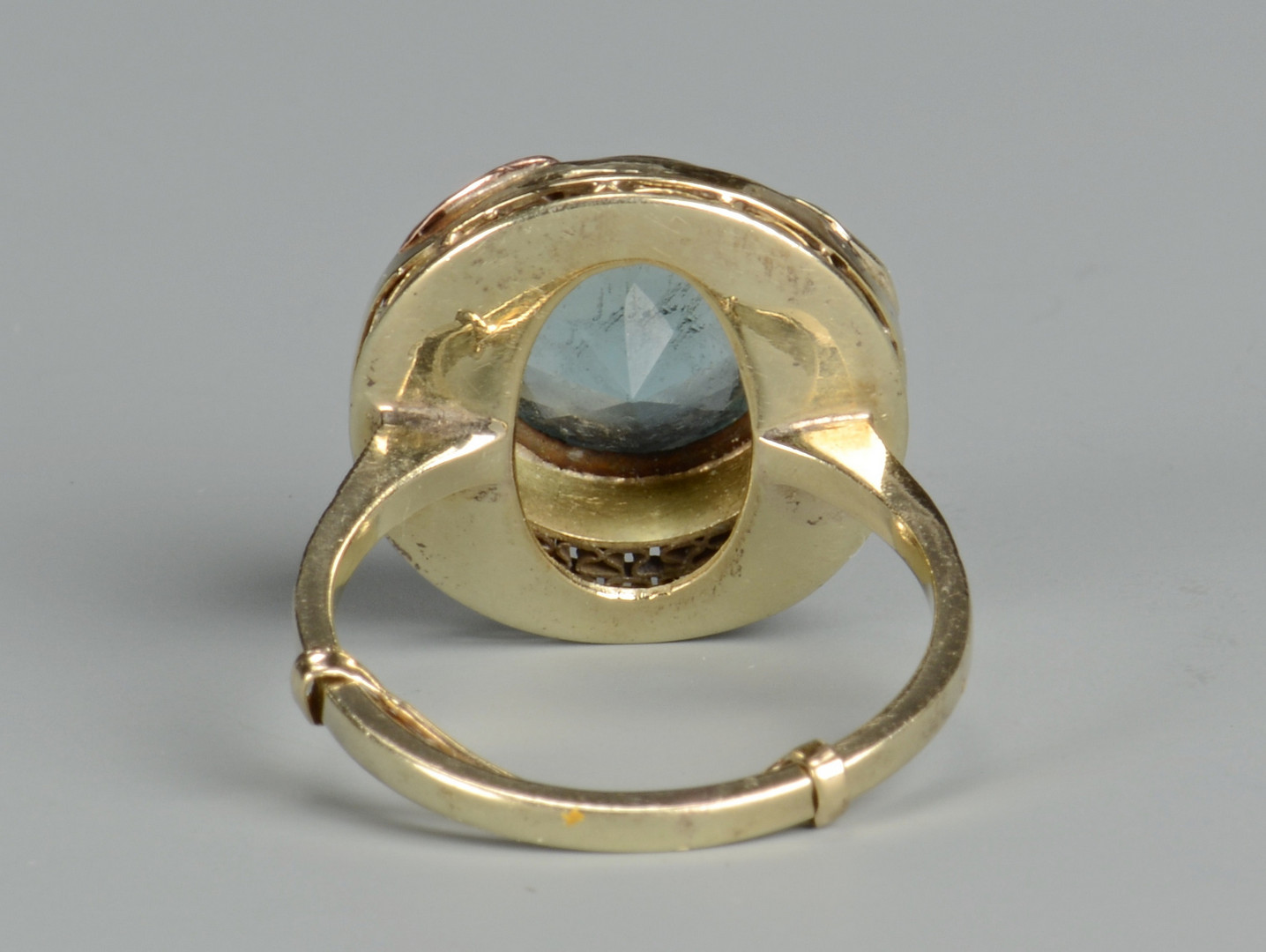 Lot 804: Vintage 14K Aquamarine Ring