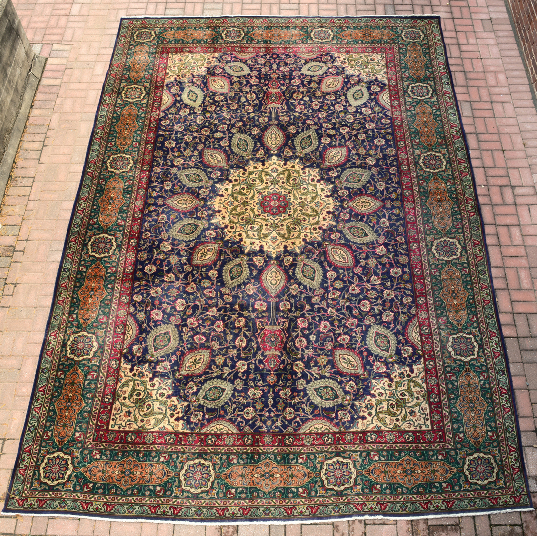 Lot 834: Persian Tabriz Carpet, 11 x 16