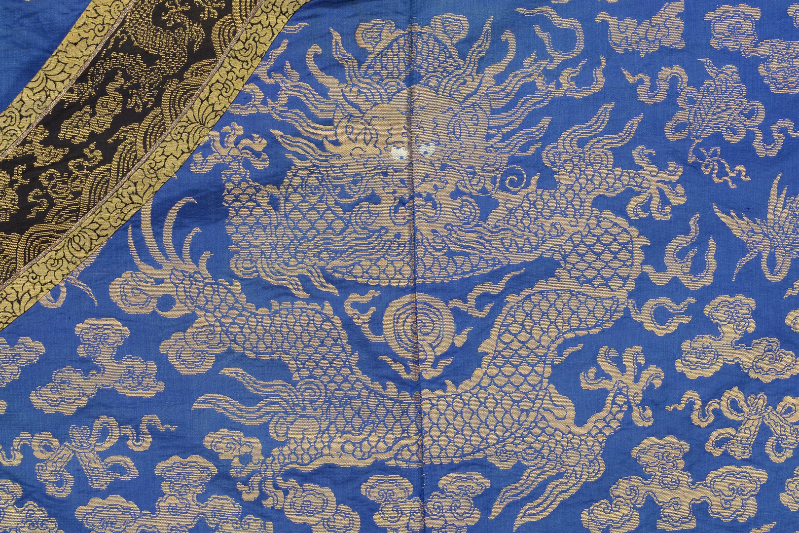 Lot 18: Qing Dynasty Nine Dragon Robe