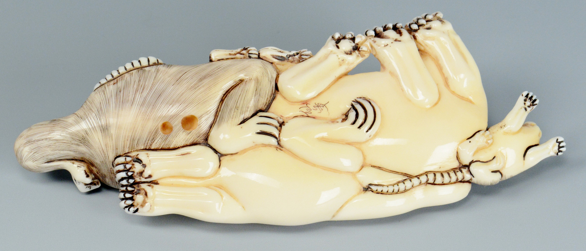 Lot 250: 3 Carved Japanese ivory Netsukes