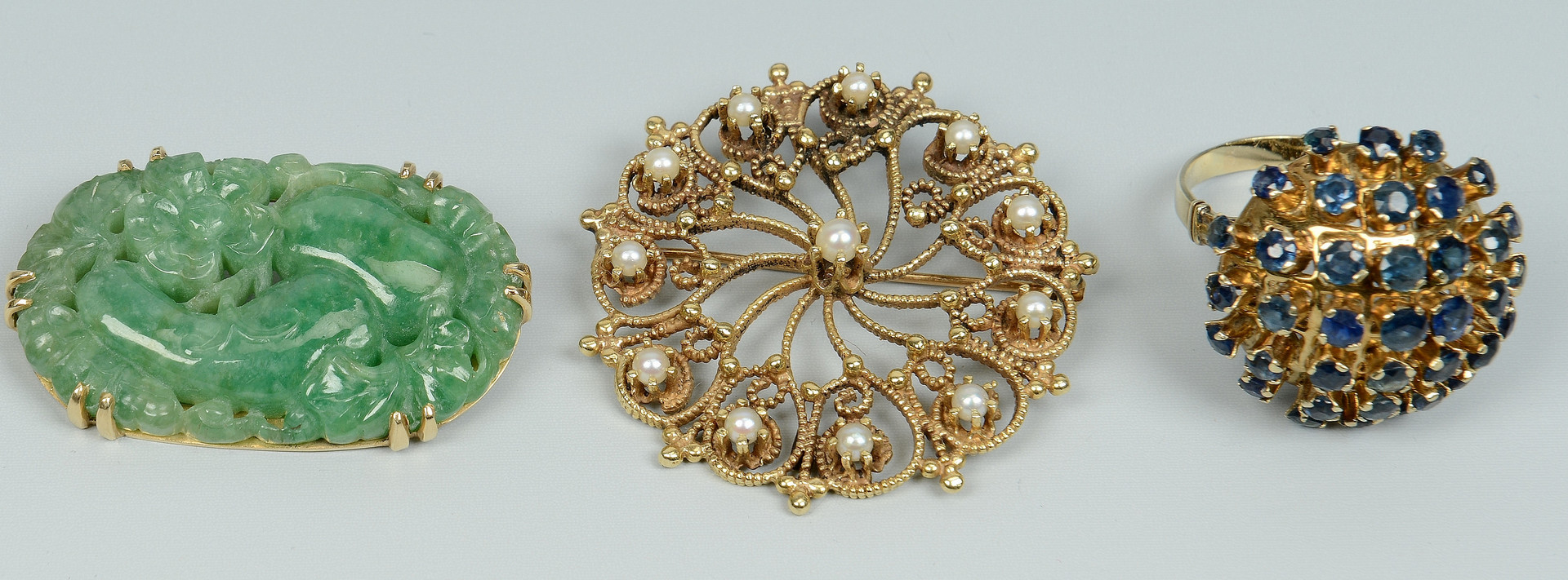 Lot 252: 3 14K items: jade & pearl pins, sapphire ring