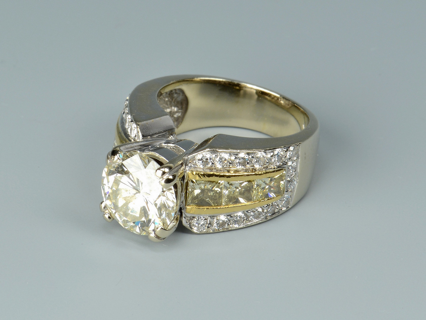 Lot 254: 3.08 ct Diamond Ring