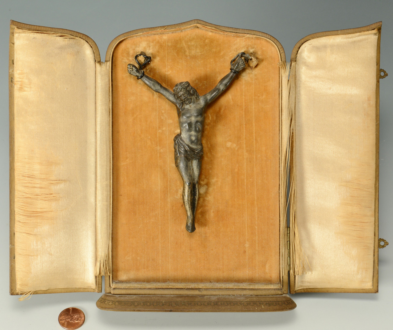 Lot 378: Santos, Crucifix & Icons, 5 items