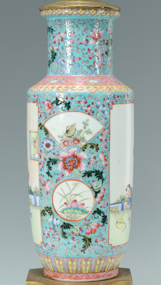 Lot 471: 2 Chinese Porcelain Lamps