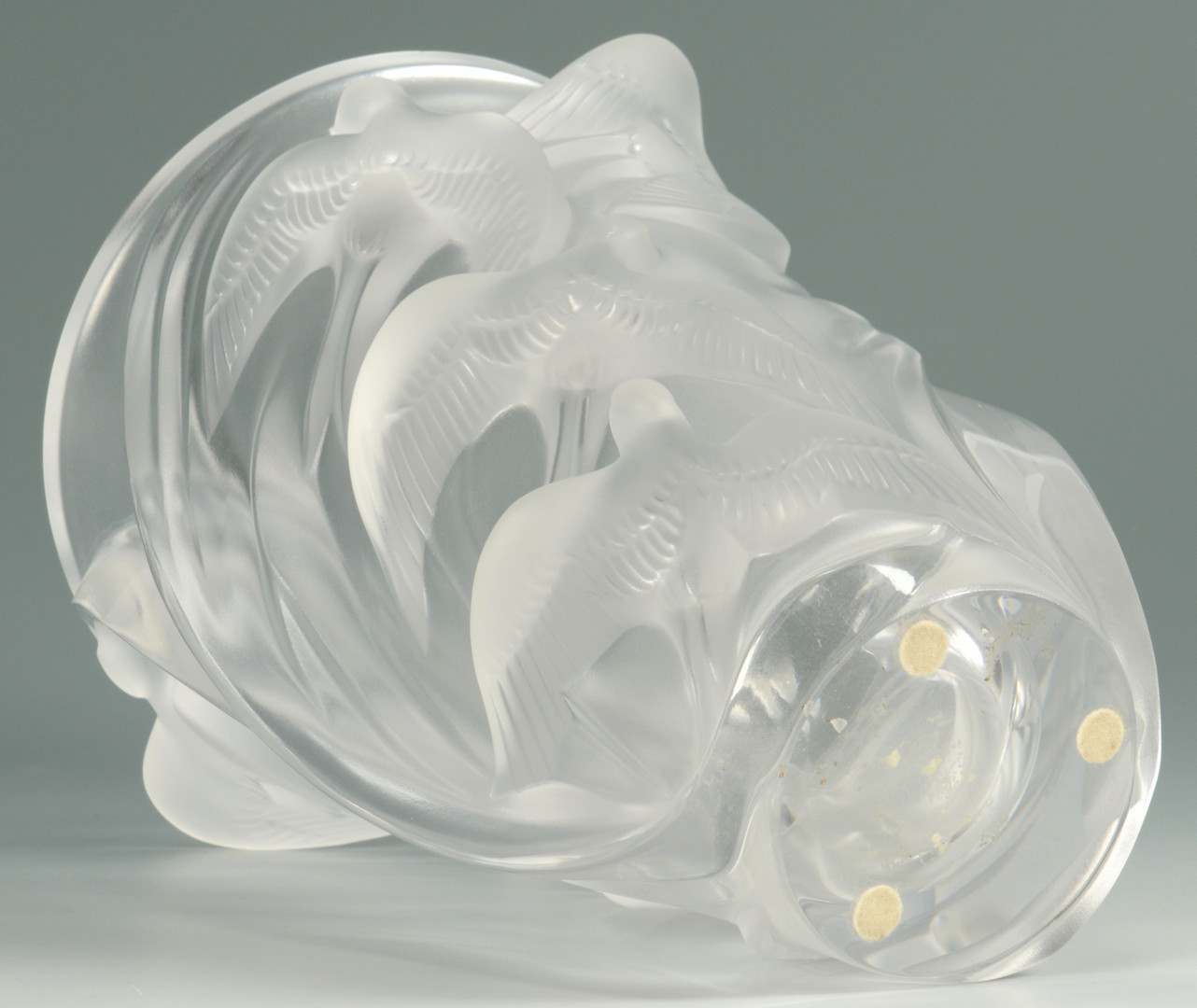Lot 580: Lalique Crystal Vase "Martinets"