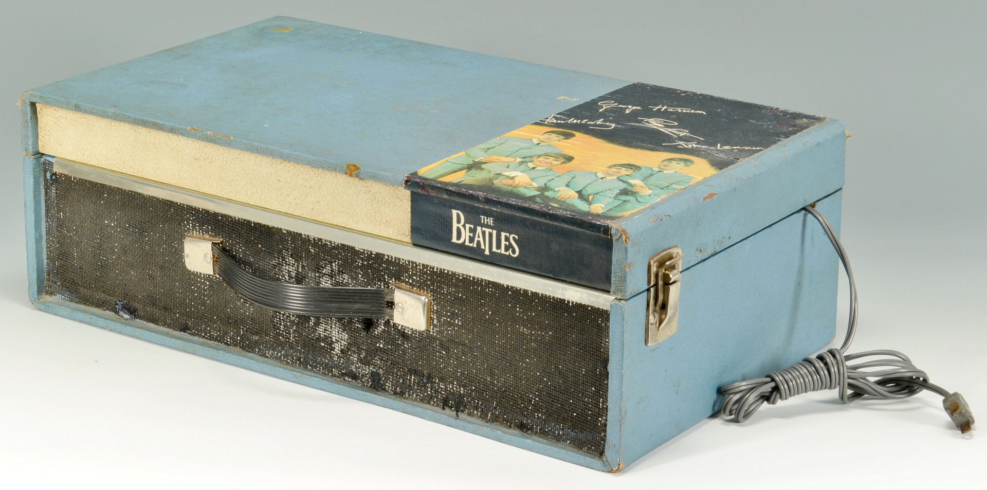 Lot 737: 1964 Beatles Record Player NEMS & one 45 record
