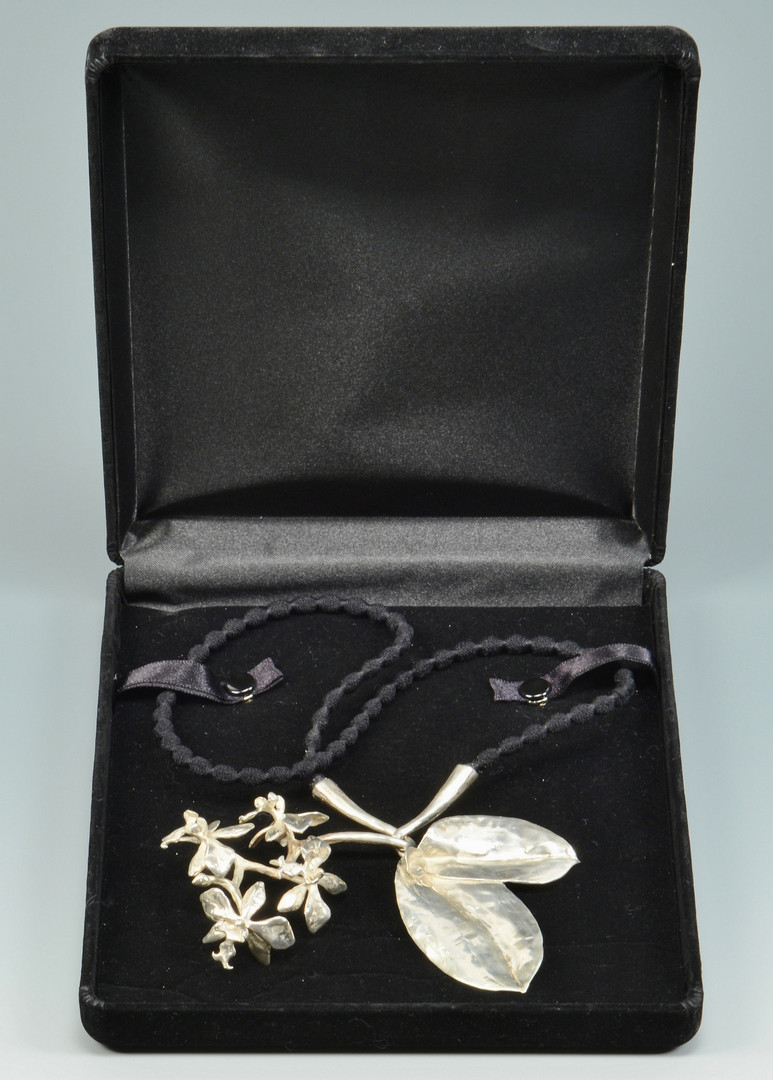 Lot 784: Hand wrought Silver Necklace, Modernist