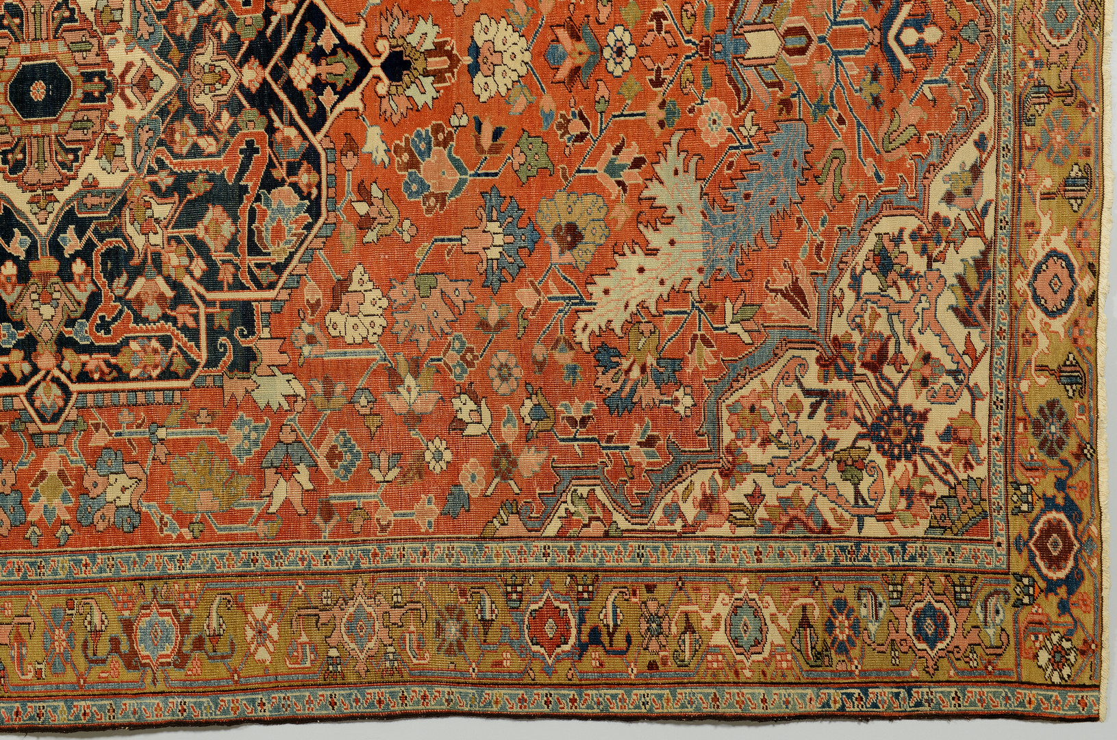 Lot 817: Persian Heriz Carpet, 12.6 x 8.3