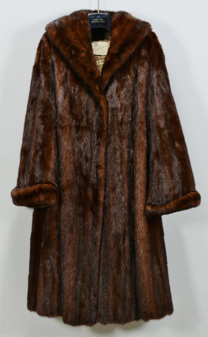 Lot 927: Ladies Mink Coat