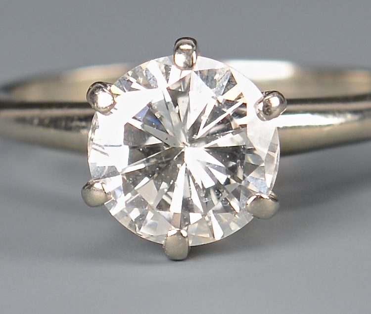 Lot 102: 2.02 Carat Diamond ring with guard