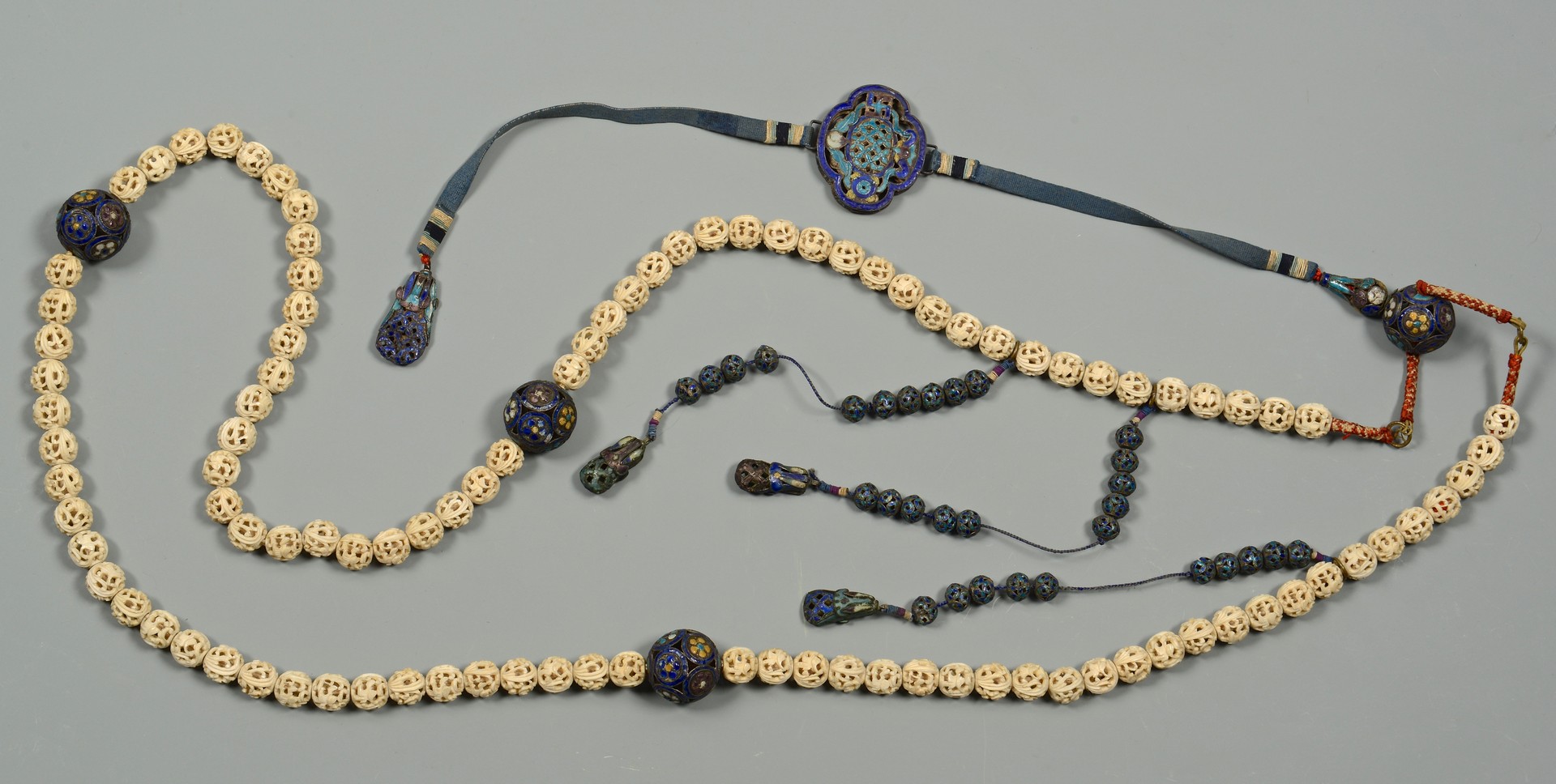 Lot 1: Qing Dynasty Court Necklace