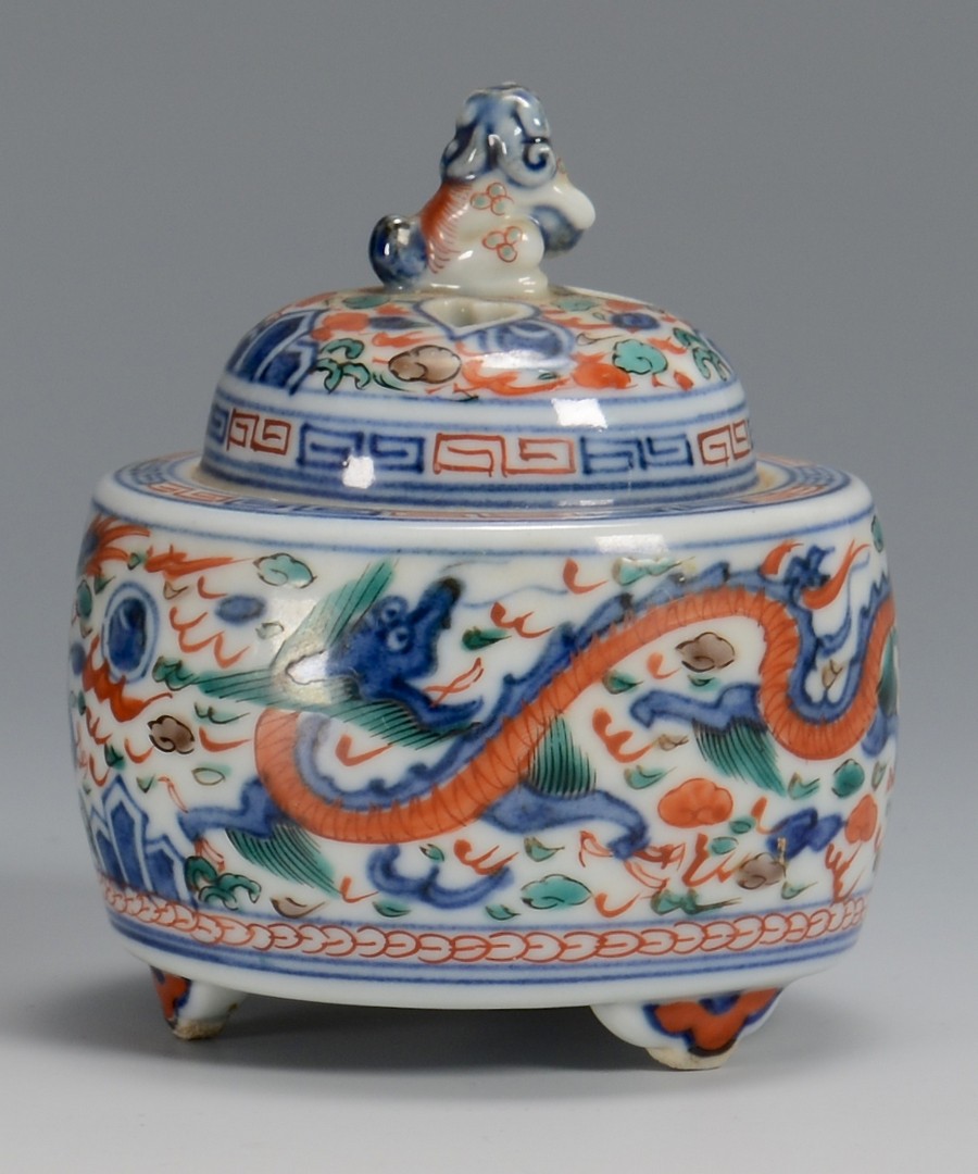Lot 27: Chinese porcelain bowl and censer