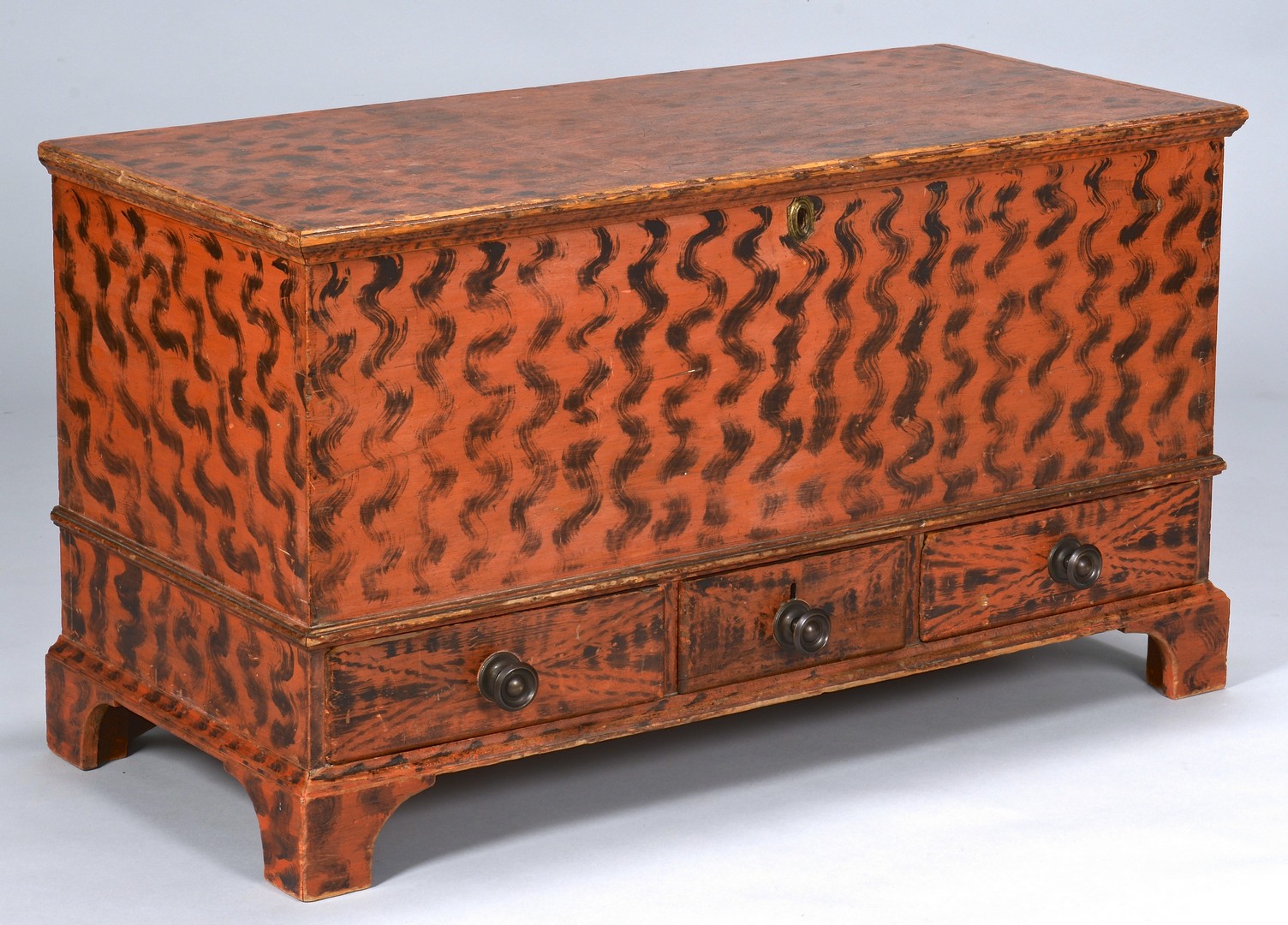 Lot 280: American Smoke Decorated Blanket Chest