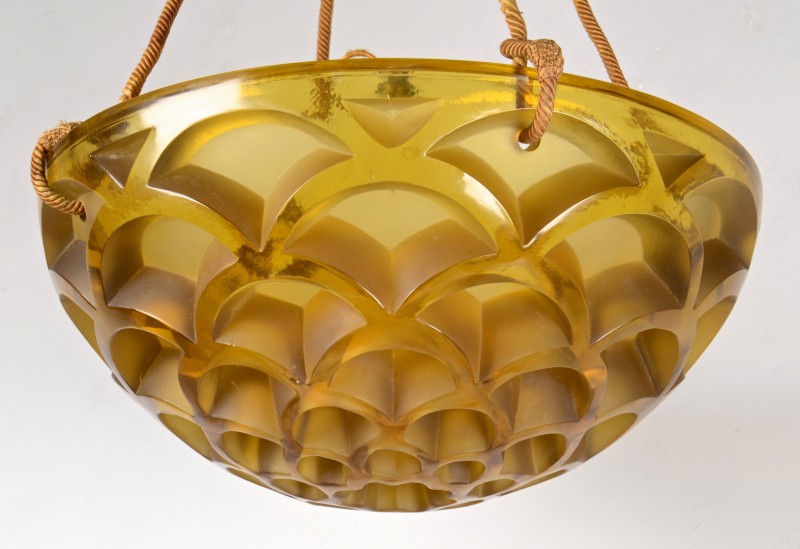 Lot 330: R. Lalique Rinceaux Chandelier, Honey Comb Pattern