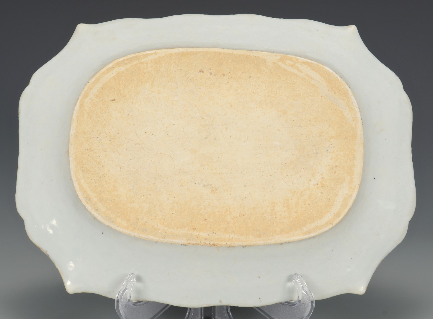 Lot 351: Chinese Export Armorial Platter