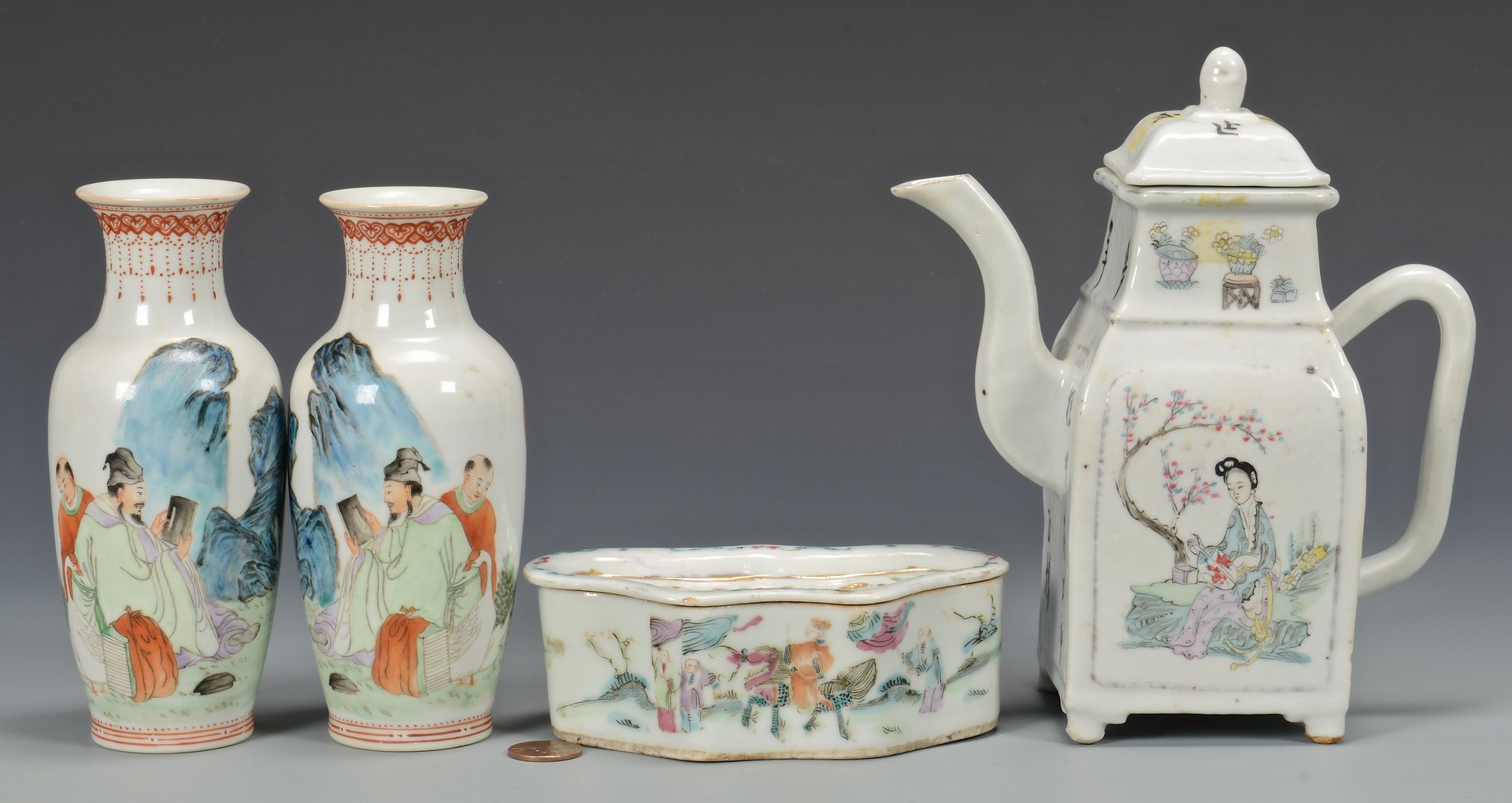 Lot 358: Grouping of early 20th c. Chinese Porcelain