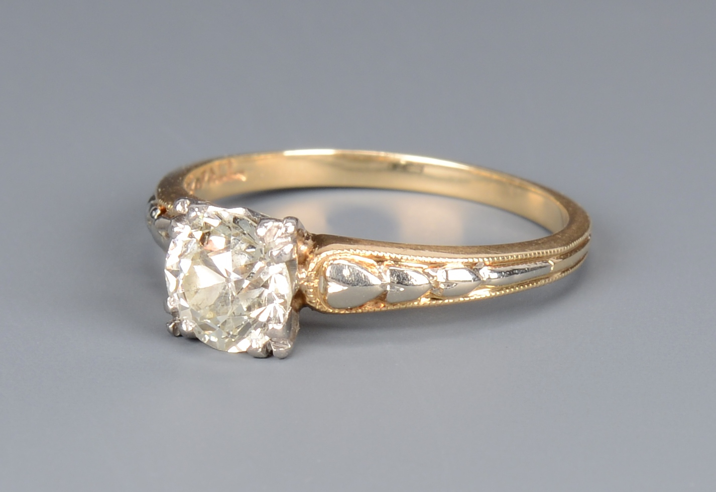 Lot 399: 14k gold 1 carat old mine cut dia ring
