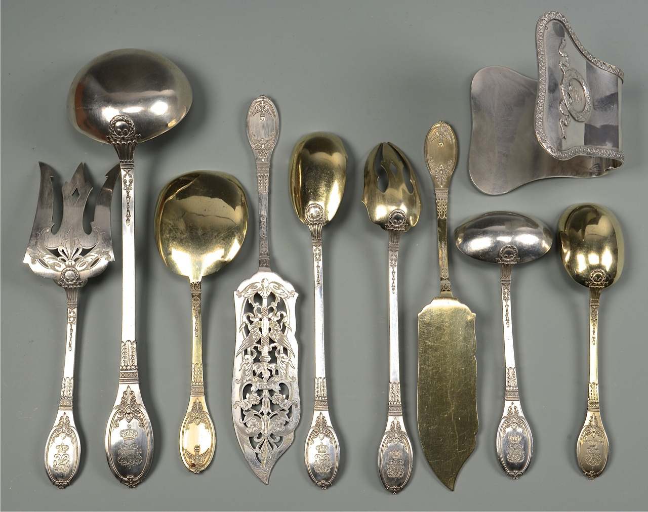 Lot 41: 148 pcs French Silver Flatware with crests