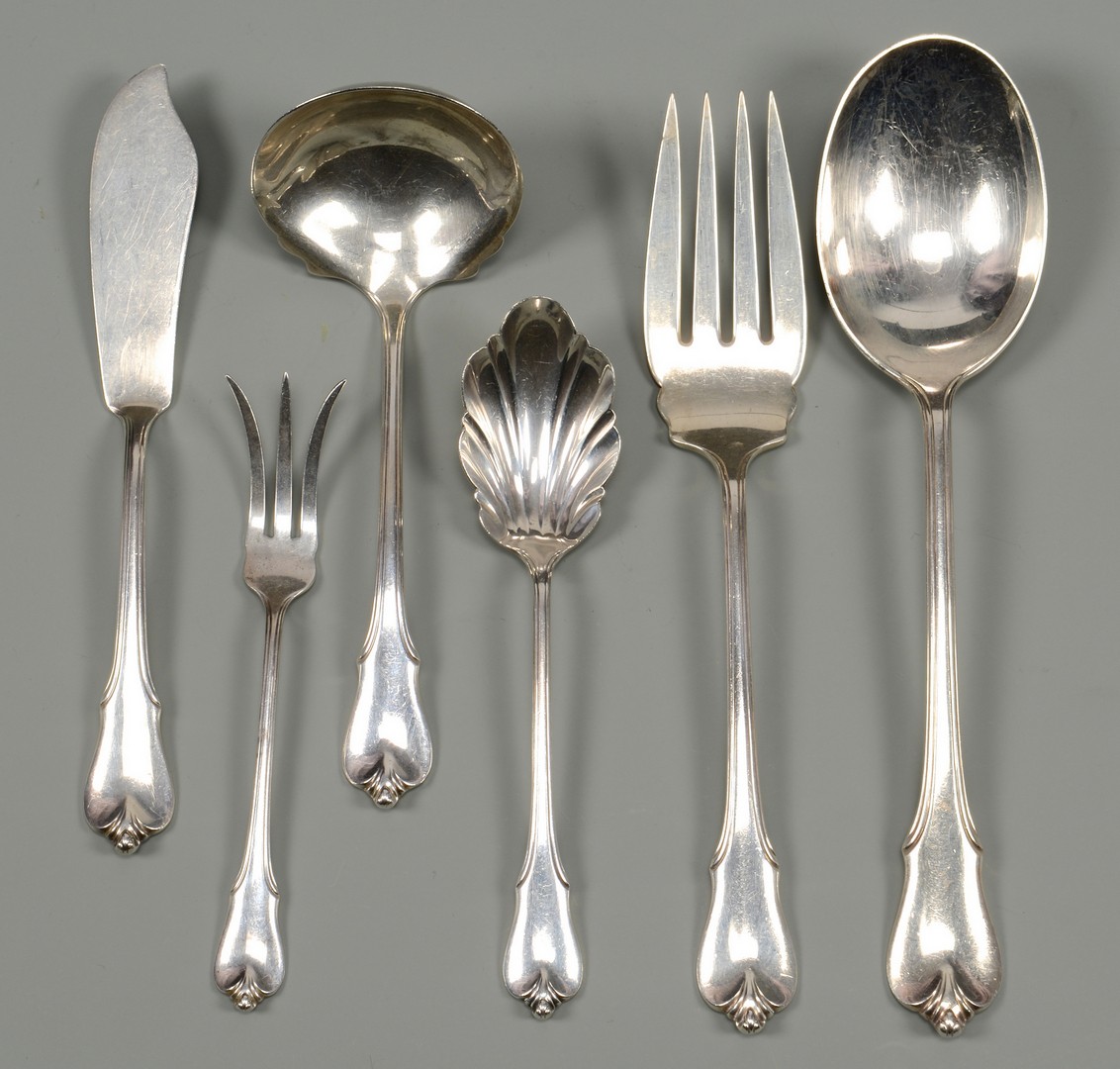 Lot 434: Wallace Sterling Flatware, Grand Colonial, 96 pcs