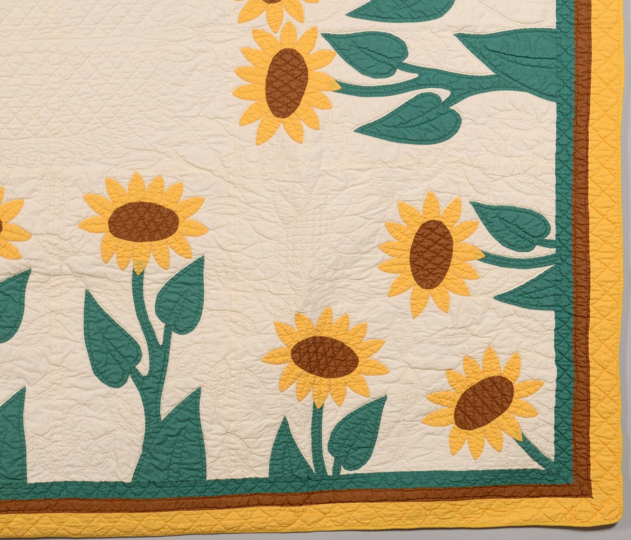 Lot 490: Cotton Applique Sunflower Quilt